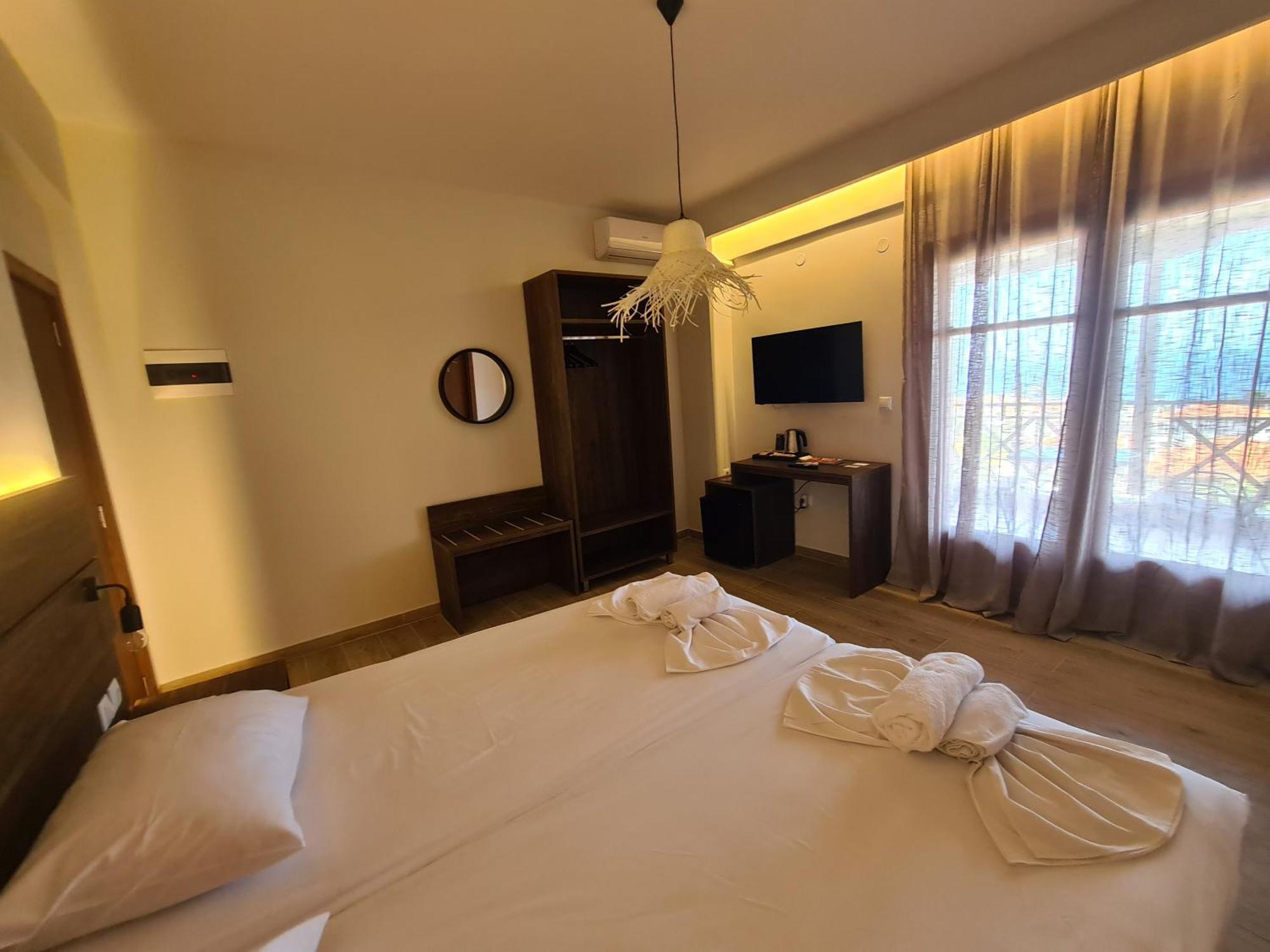 Este Luxury Apartments Kriopigi Exterior photo